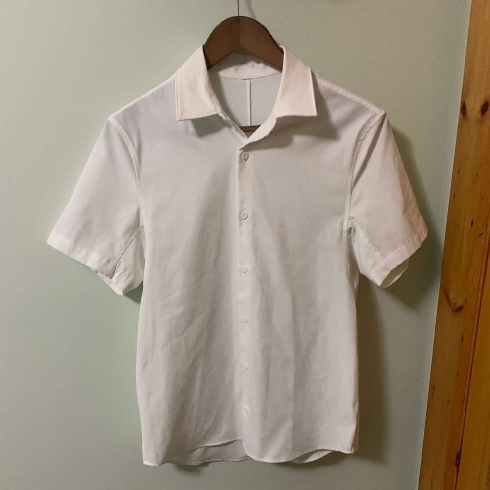 Lululemon - White button short sleeve shirt